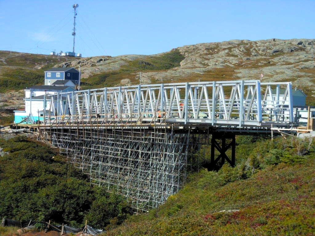 Passerelle en aluminium – Harrington Harbour Inter-Projet Construction | Entrepreneur général en génie civil et bâtiment au Québec