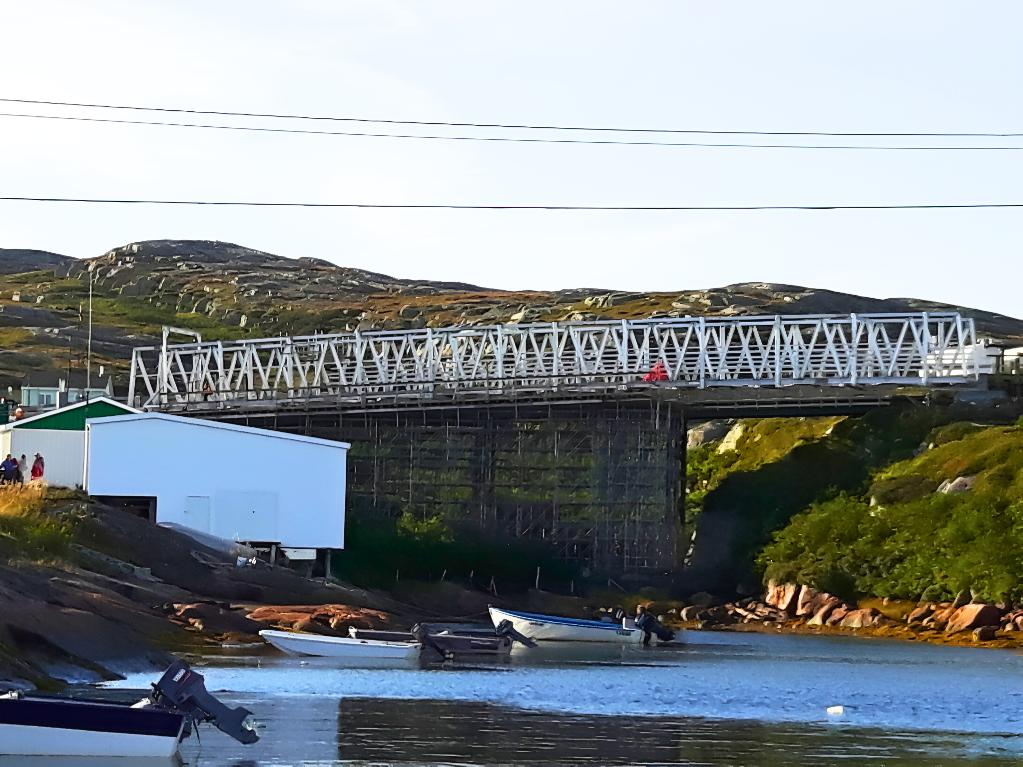 Passerelle en aluminium – Harrington Harbour Inter-Projet Construction | Entrepreneur général en génie civil et bâtiment au Québec