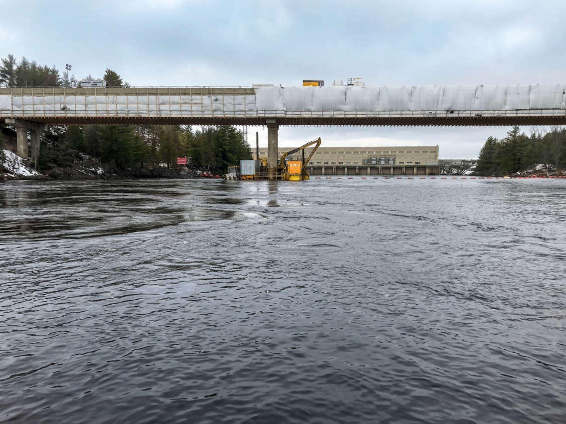 Réfection du pont de Portage-du-Fort, Travaux subaquatiques et métallisation | Outaouais Interprojet Construction | Entrepreneur général en génie civil et bâtiment au Québec