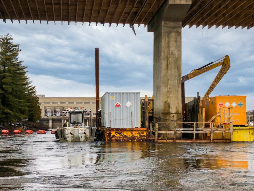 Réfection du pont de Portage-du-Fort, Travaux subaquatiques et métallisation | Outaouais Interprojet Construction | Entrepreneur général en génie civil et bâtiment au Québec