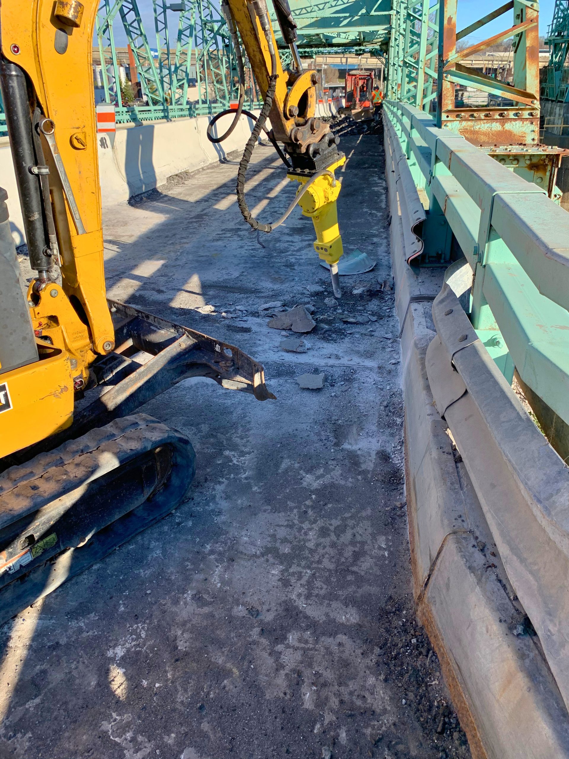 Réfection et peinture de la structure d’acier du Pont Gauron |  LaSalle Interprojet Construction | Entrepreneur général en génie civil et bâtiment au Québec