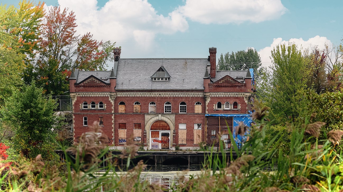 Réfection ancienne centrale hydroélectrique des Cèdres/Le petit pouvoir | Montérégie Interprojet Construction | Entrepreneur général en génie civil et bâtiment au Québec