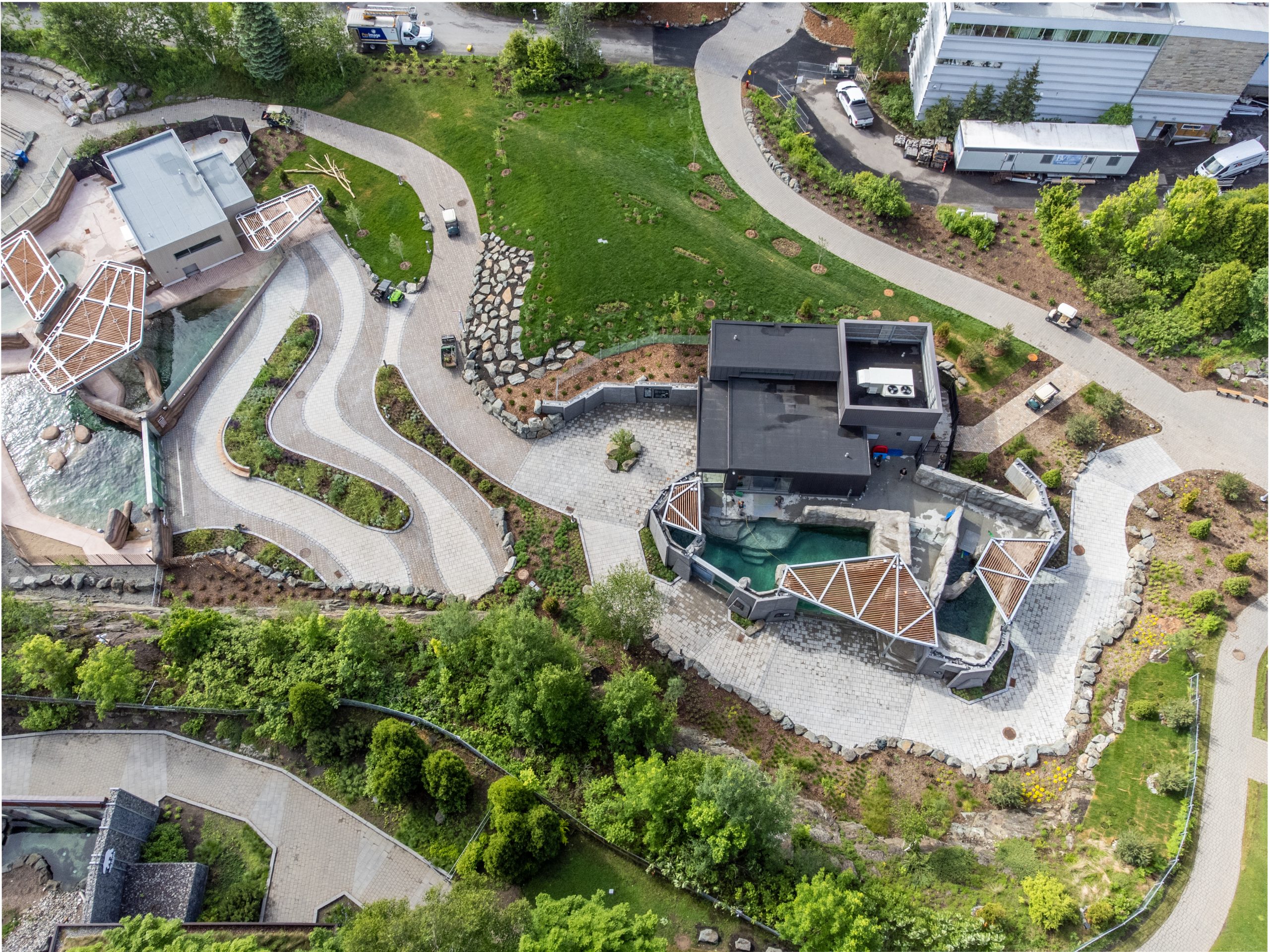 Construction et aménagement habitat louphoque | Aquarium du Québec Interprojet Construction | Entrepreneur général en génie civil et bâtiment au Québec